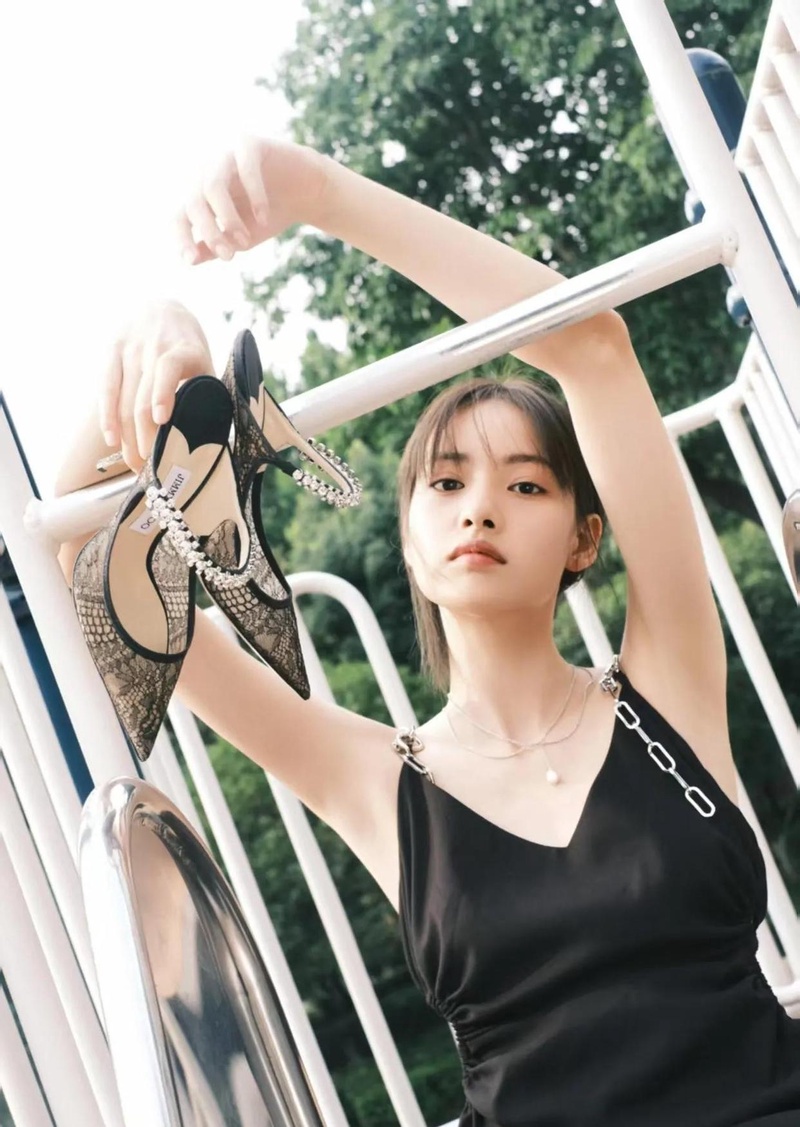 张艺上